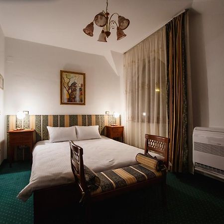 Casa 3 Guesthouse Oradea Eksteriør billede