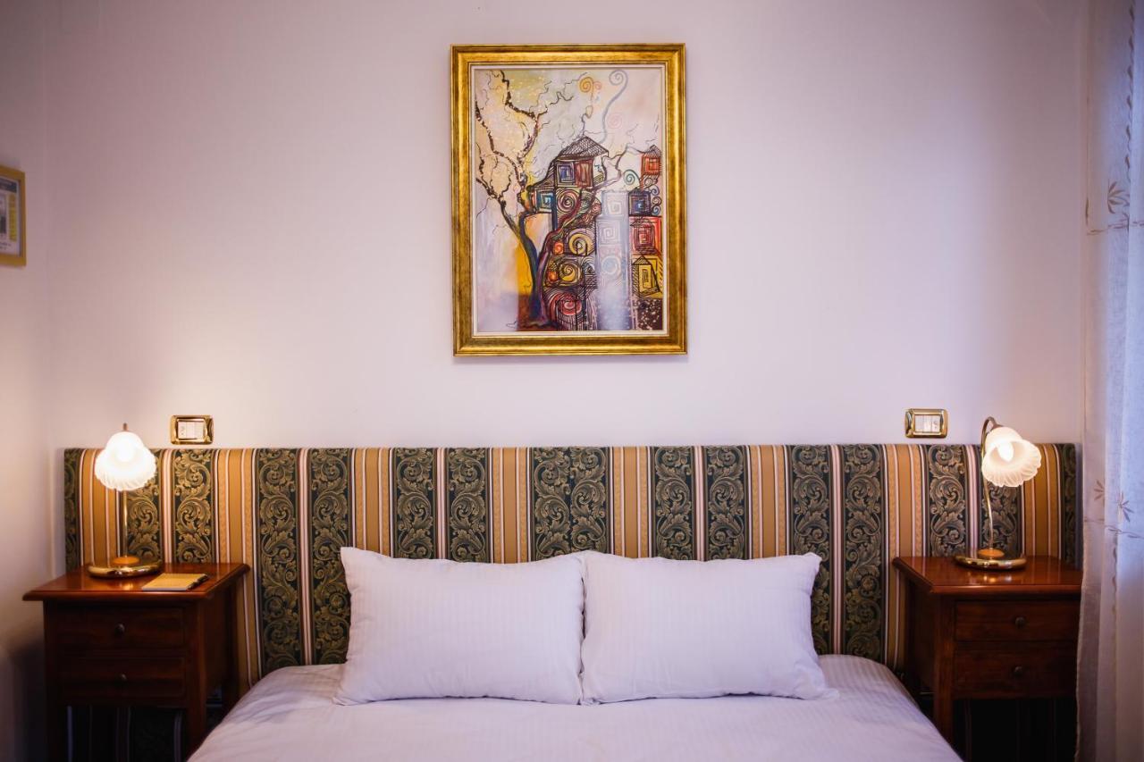 Casa 3 Guesthouse Oradea Eksteriør billede