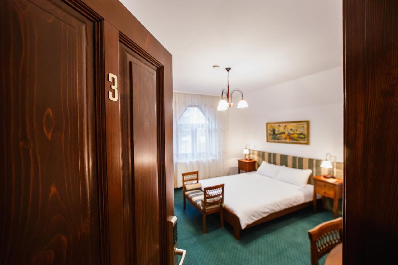 Casa 3 Guesthouse Oradea Eksteriør billede