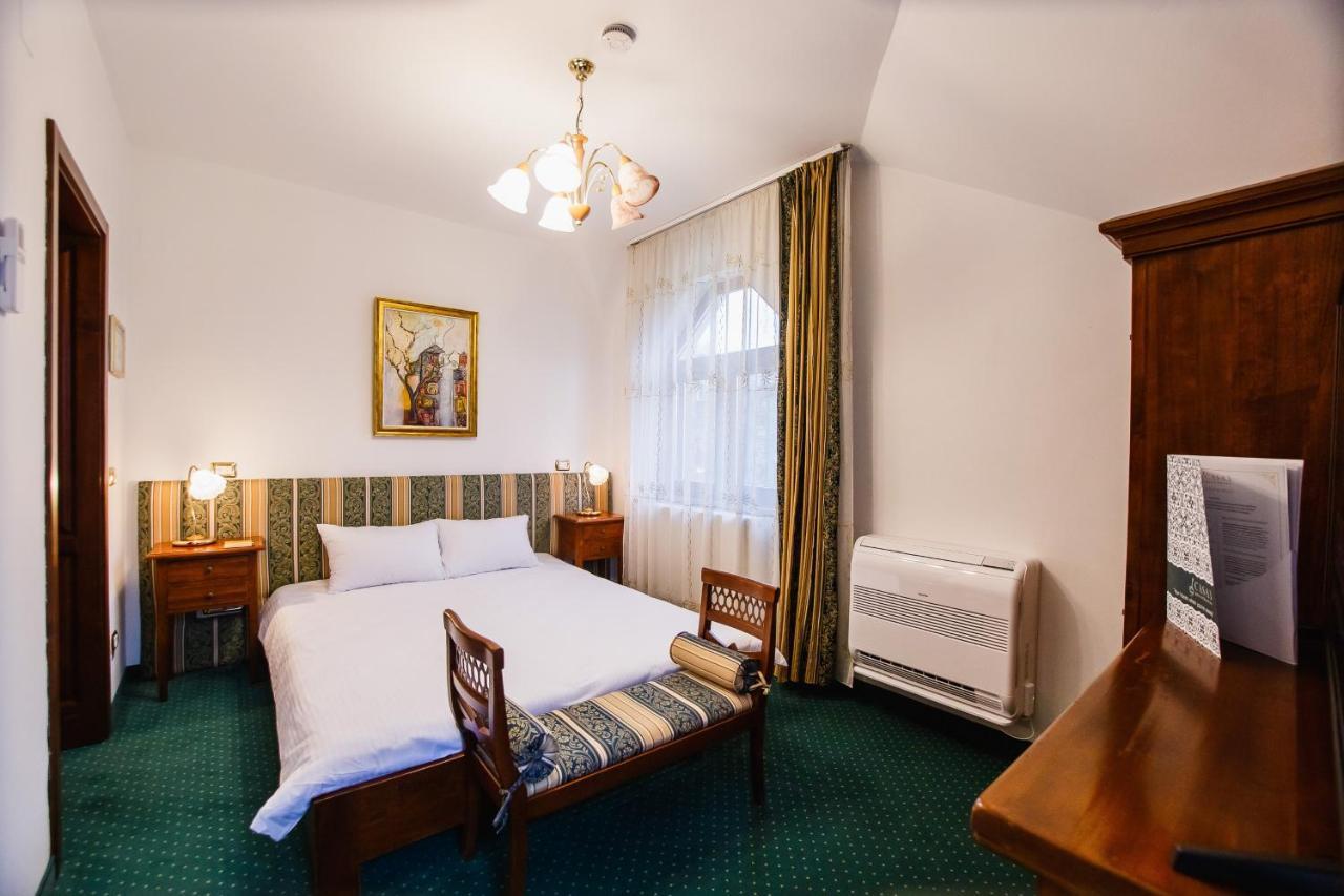 Casa 3 Guesthouse Oradea Eksteriør billede