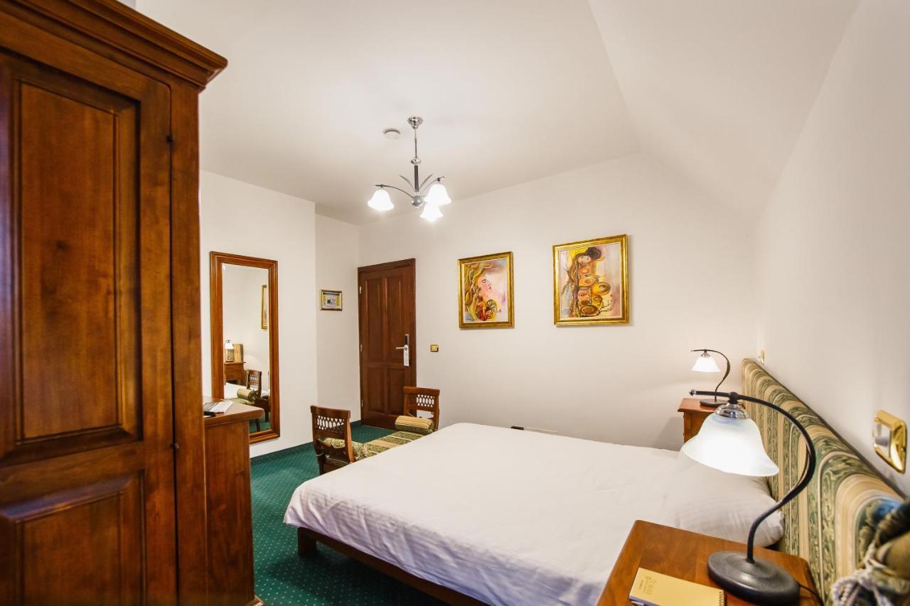 Casa 3 Guesthouse Oradea Eksteriør billede
