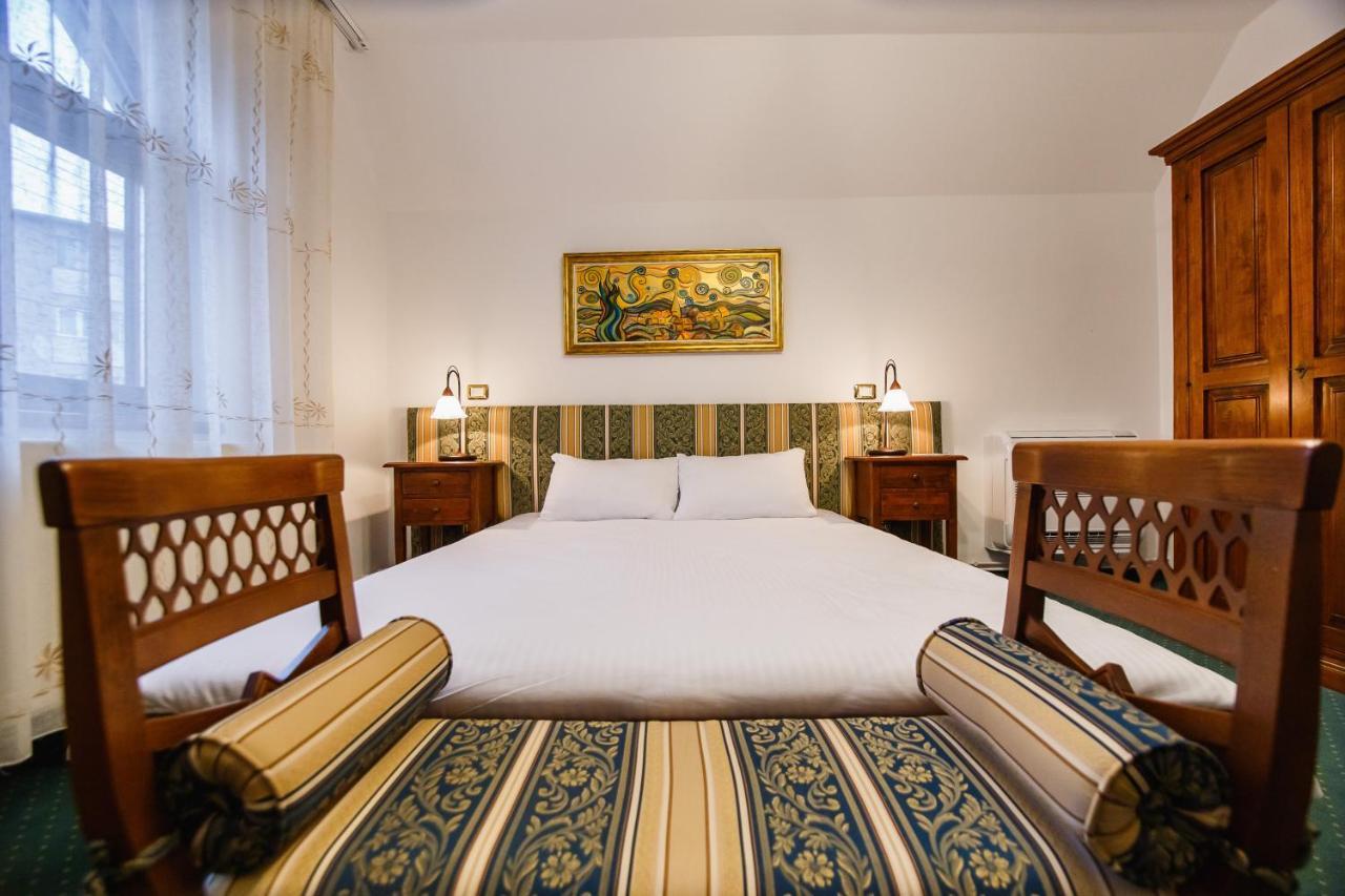 Casa 3 Guesthouse Oradea Eksteriør billede