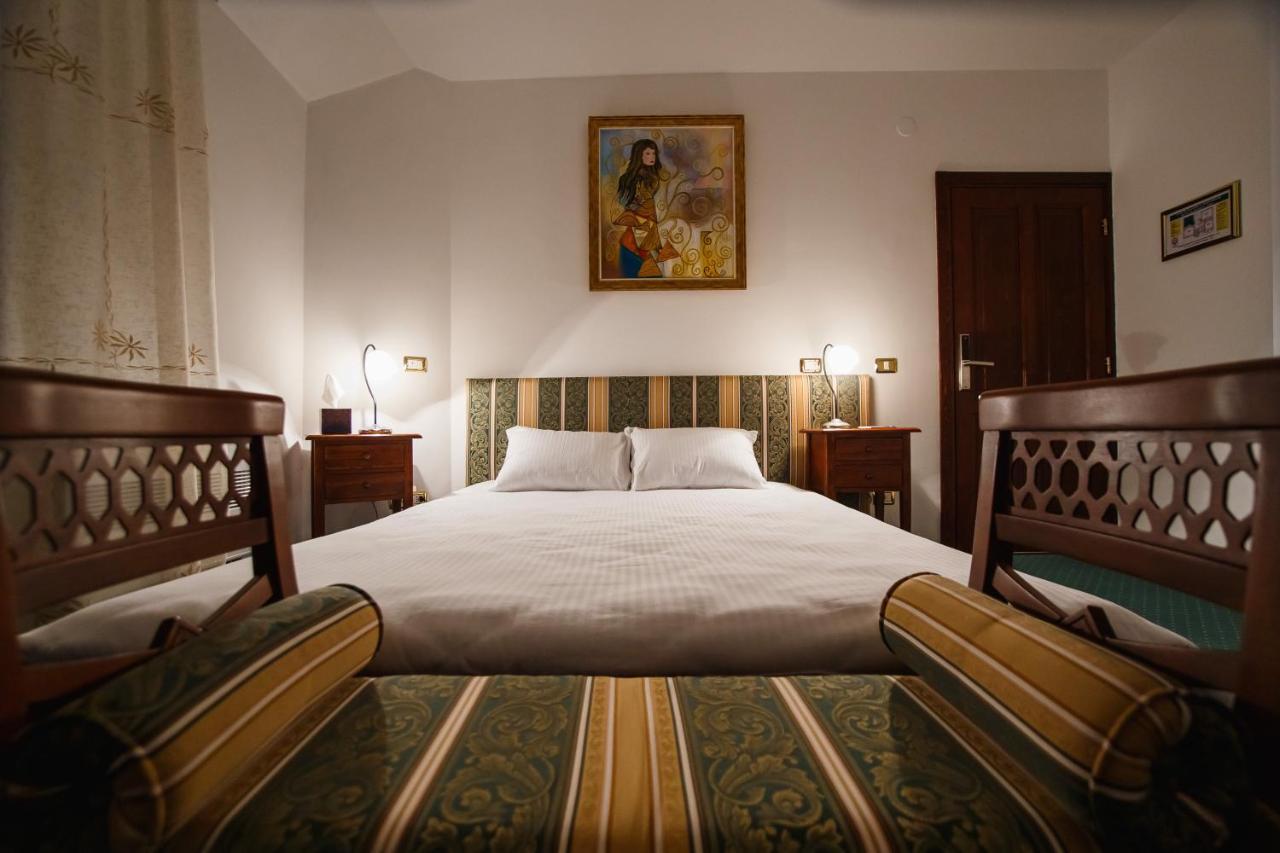 Casa 3 Guesthouse Oradea Eksteriør billede
