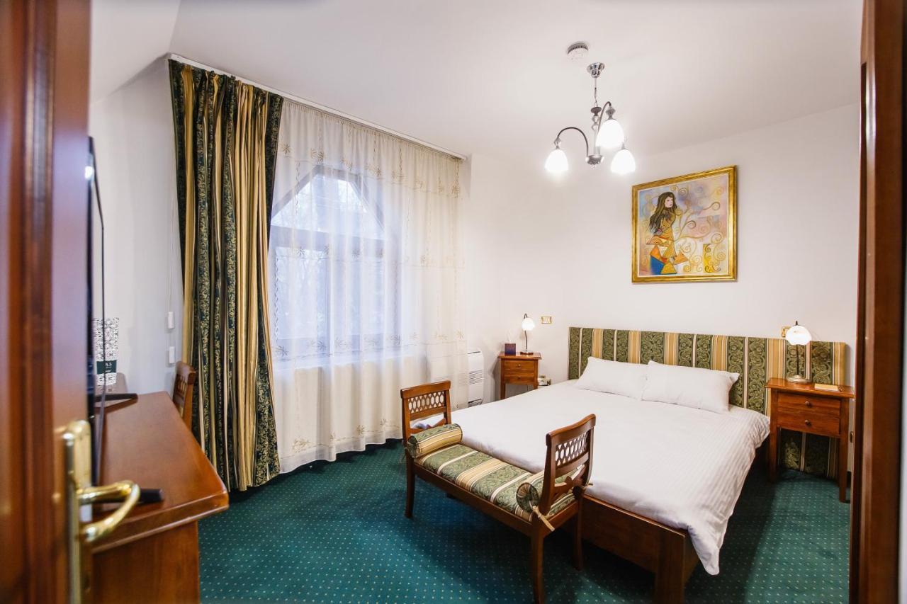 Casa 3 Guesthouse Oradea Eksteriør billede