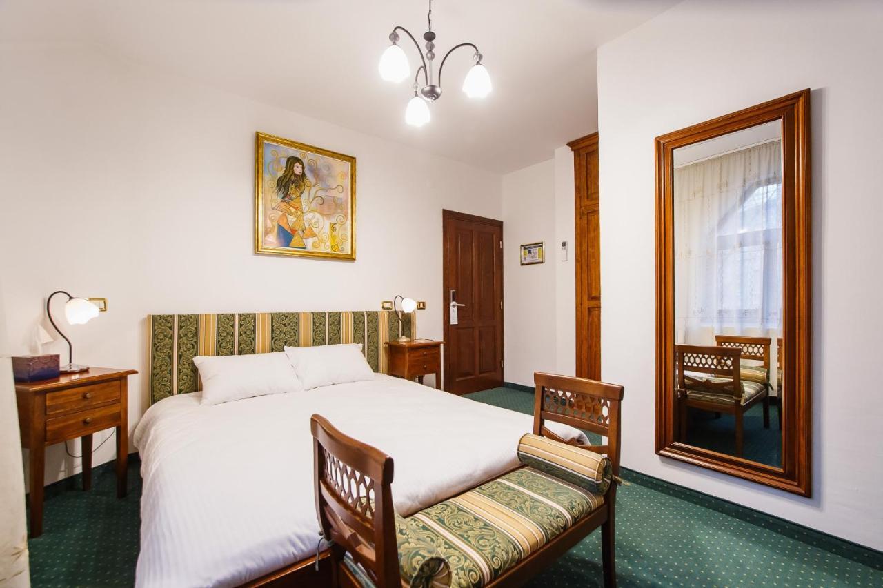 Casa 3 Guesthouse Oradea Eksteriør billede